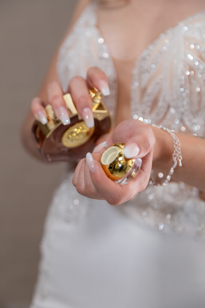 candid wedding moments